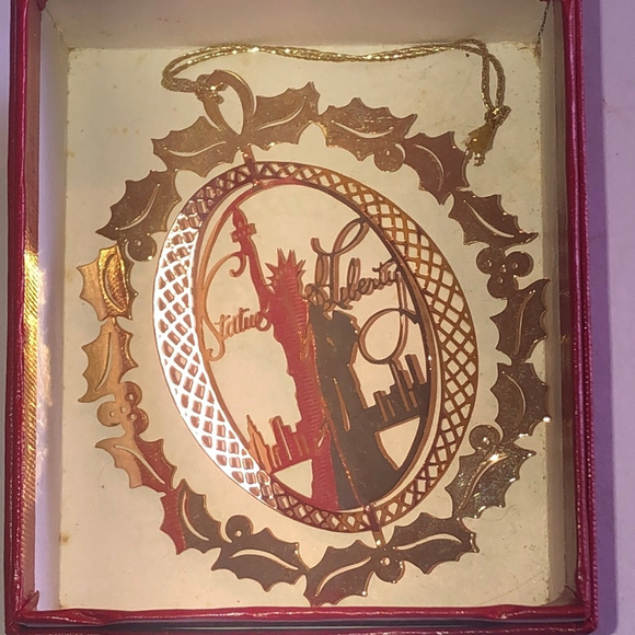 Vintage Other - Camerlane 24 kt Gold Finish Statue of Liberty Ornament